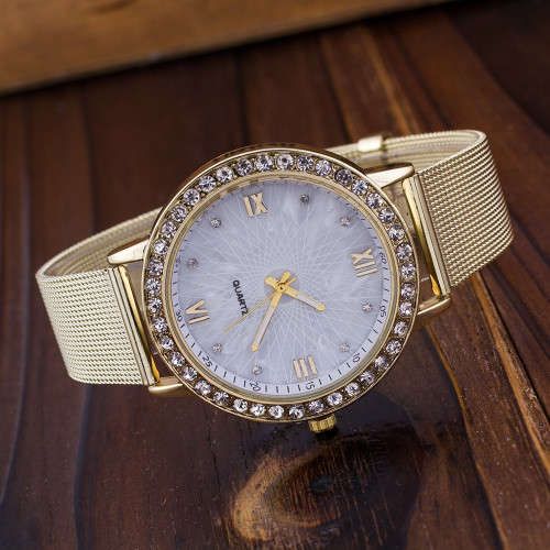 -***LADIES **FINE DETAILED CLASSY  ROMAN NUMERALS CRYSTAL ENCRUSTED  WATCH !!