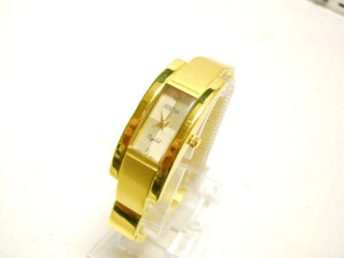 -MODERN JUSTIN LADIES METAL  WATCH-GOLD COLOURED