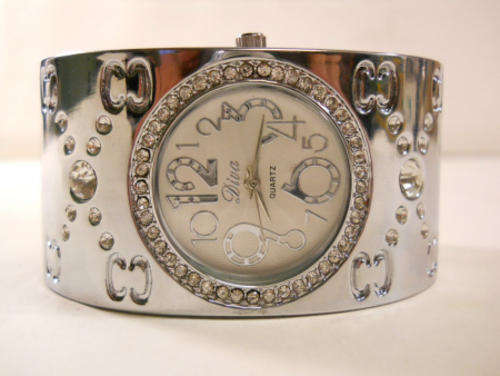 **** STUNNING BIG BLING WATCH****EXCEPTIONAL QUALITY!!