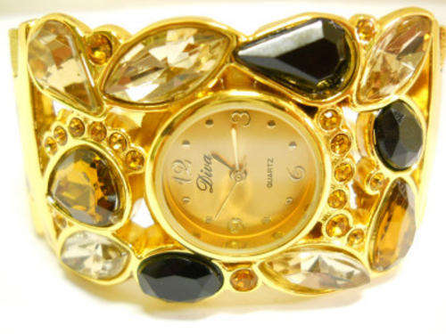 **** STUNNING GOLD COLOURED BIG BLING WATCH****EXCEPTIONAL QUALITY!!