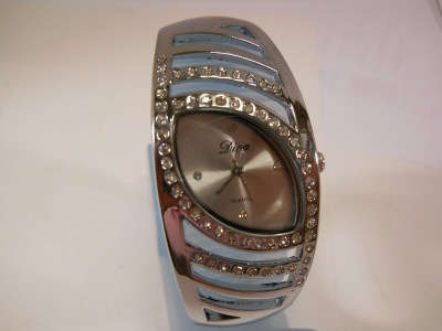 -ELEGANT SILVER  DIVA BRACELET WATCH-EXCELLENT QUALITY