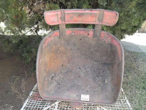 vintage very heavy and large tractor seat and bracket weighs about 13kg