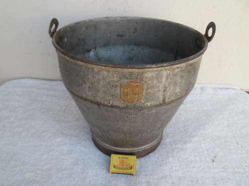 very old 2 gal milk can with out handle size is 255mm high postage is R70