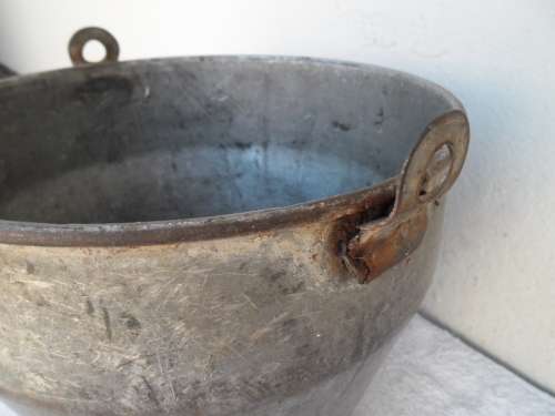 very old 2 gal milk can with out handle size is 255mm high postage is R70