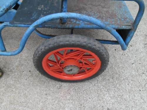 Stunning Jeep pipe petal car size is 1300 mm long weighs 16kg pick up only or arrange own courier