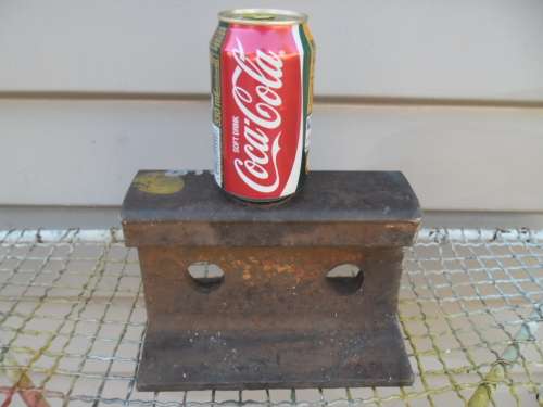 Rail made in to a anvil 210mm long x 146mm high weighs 9kg postage is R120