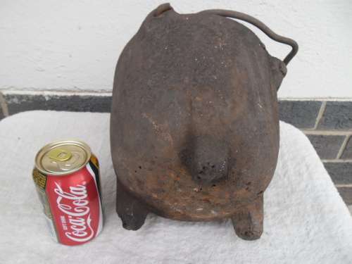 Antique large 3 footed cast iron no 8 smelting pot weighs 6,5kg add to order Postnet is R190