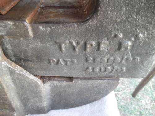 Antique very rare Hamptons large cast iron bench vice weighs 27kg collection only