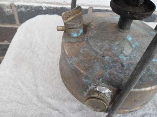 Old Hippo original paraffin stove dont know if it is working add to your order Postnet postage R120
