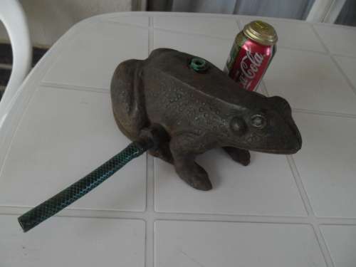Heavy Cast iron water springler Frog not tested