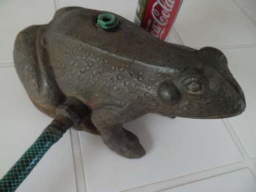 Heavy Cast iron water springler Frog not tested