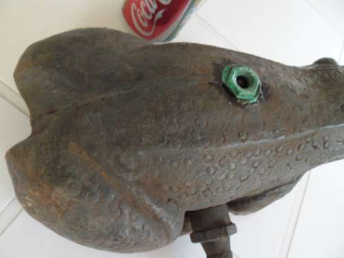 Heavy Cast iron water springler Frog not tested