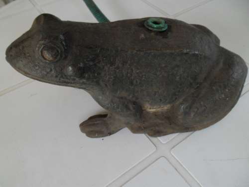 Heavy Cast iron water springler Frog not tested