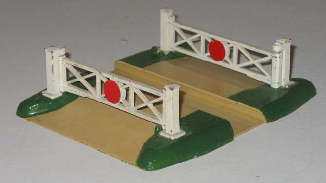 Hornby Dublo by Meccano Level Crossing