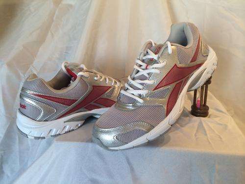 REEBOK TRIPLE HALL - MENS SIZE 10 - 100% ORIGINAL - BRAND NEW - OPENING SPECIAL !!!!!!