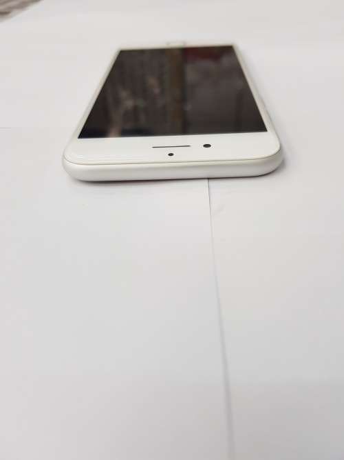 Apple Iphone 7 (128gig)  Silver like new