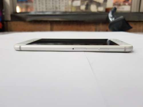 Apple Iphone 7 (128gig)  Silver like new