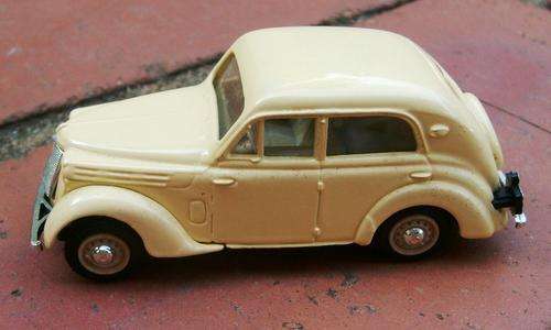 Diecast Model Eligor Renault Juva 4 Berline 1938