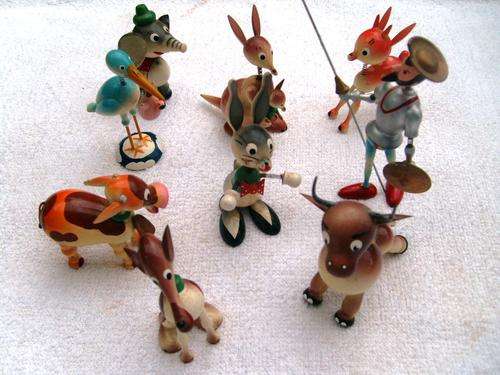 Vintage collectible Goula bobble head spring figures. Collection of 9