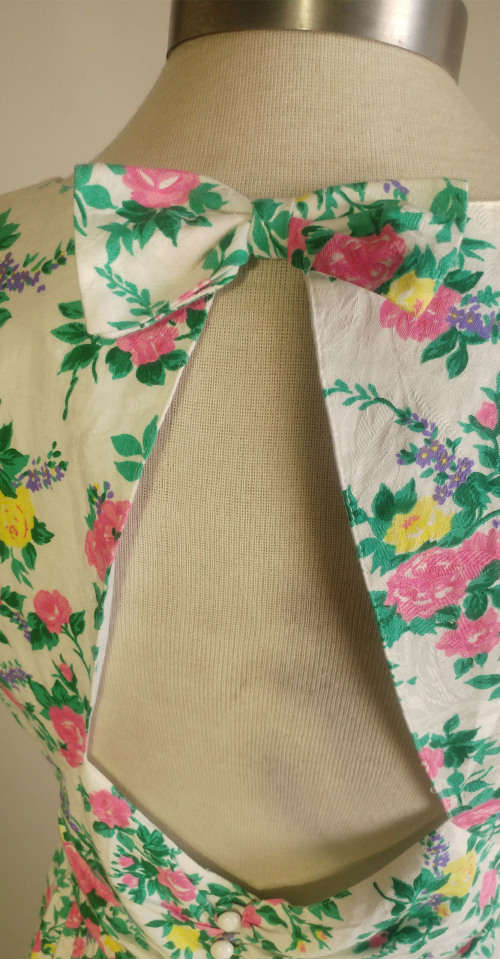 Vintage LORENZ USA - Flirty Floral Dress with Keyhole back - Size 12