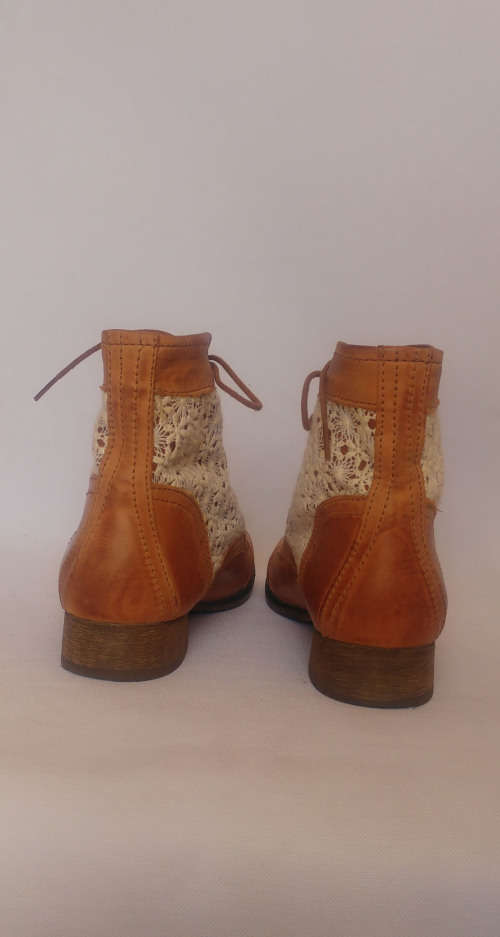 Tan leather and lace boots by Steve Madden - Size 7.5