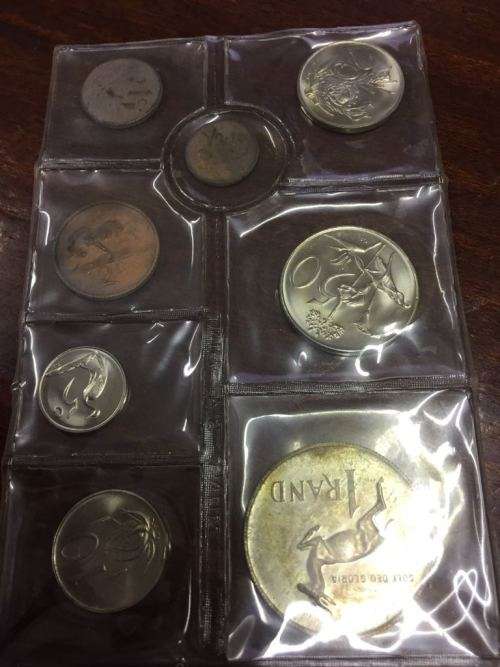 1972 MINT PACK COMPRISING OF 8 UNCIRCULATED COINS INCLUDING SILVER R1