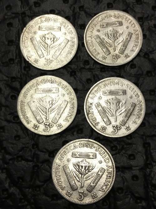 COLLECTION OF FIVE THREEPENCE (1941, 1942, 1943, 1945 & 1950) - 80% SILVER