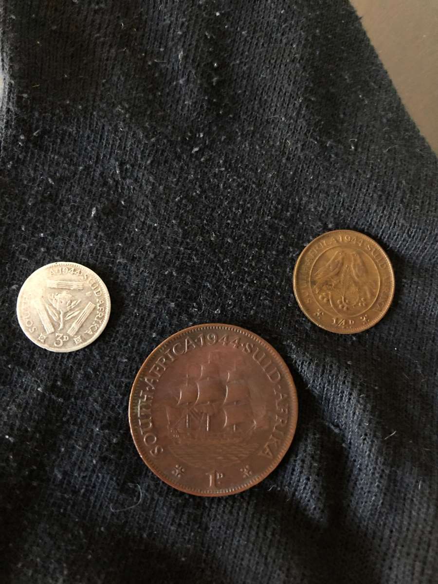 COLLECTION OF 3 UNION OF SOUTH AFRICA 1944 COINS (3D, 1D & 1/4D)