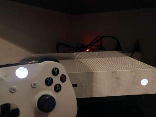 Xbox One 500gb with 2 Games