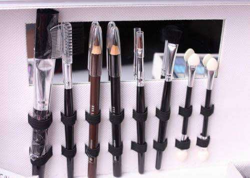 MAGIC COLOR MAKE UP KIT WITH CARRY CASE