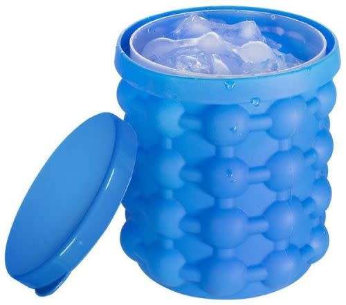 ICE CUBE MAKER
