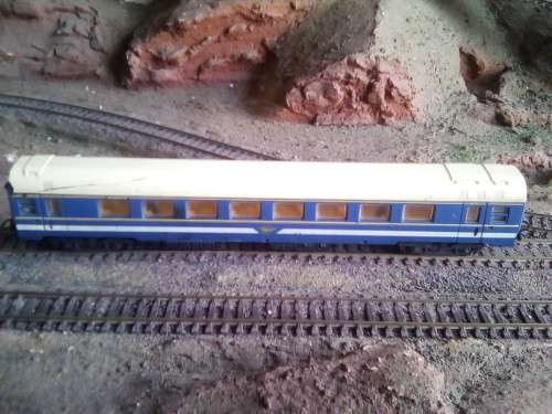 LIMA HO SCALE BLUE TRAIN COACH