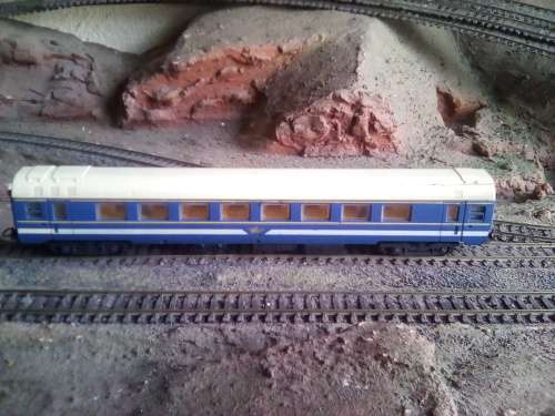 LIMA HO SCALE BLUE TRAIN COACH