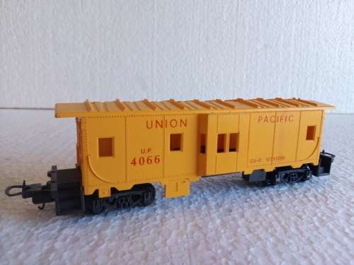 LIMA YELLOW CABOOSE