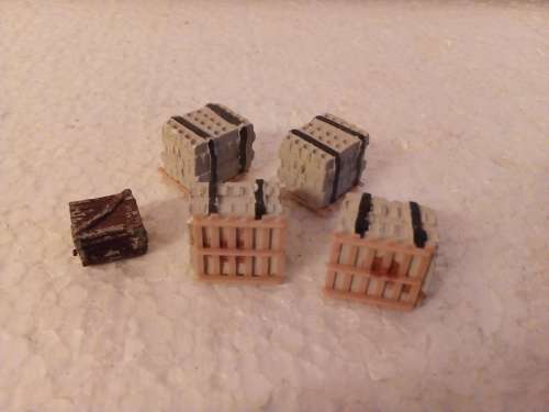 HO SCALE PALLETS WITH LOADS