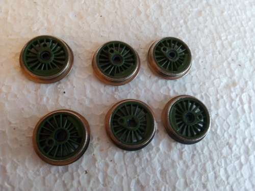 HO GREEN LOCO WHEELS