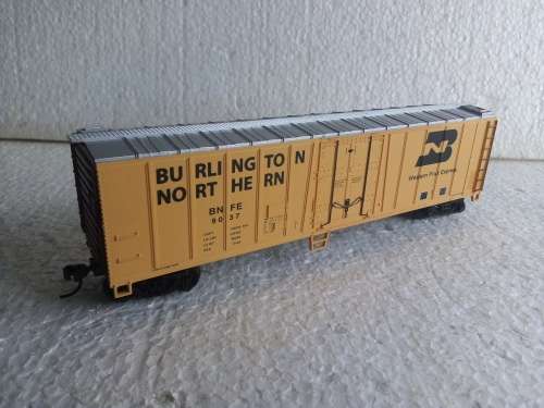 HO BACHMANN BURLINGTON WAGON