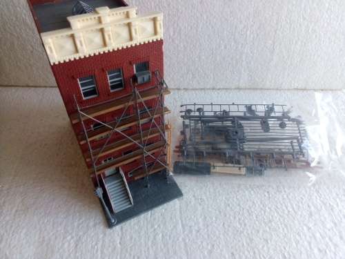 HO MODEL POWER RENOVATIONS HOUSE