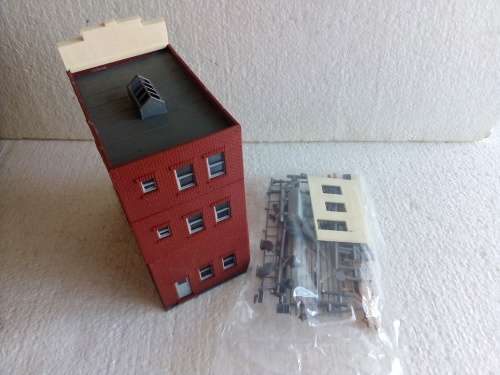 HO MODEL POWER RENOVATIONS HOUSE