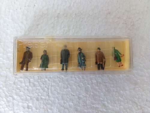 HO PREISER MIXED PASSENGERS