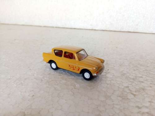 HO SCALE OXFORD YELLOW CAR