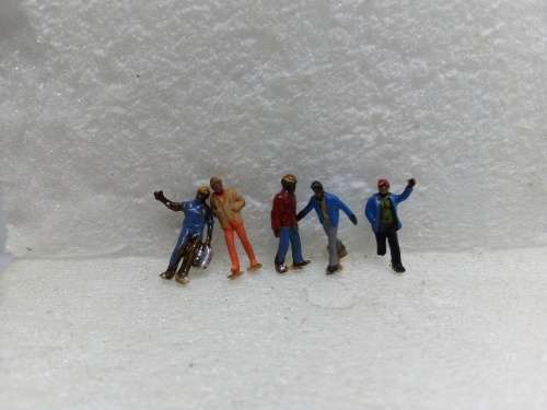 N SCALE PEOPLE