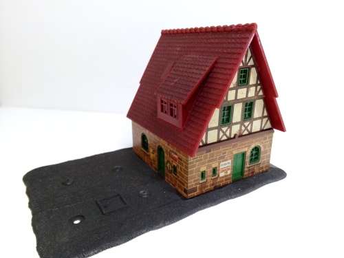 HO/OO SCALE TRIPPLE STORY HOUSE