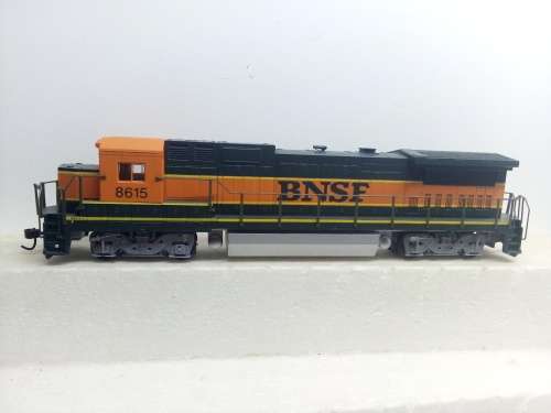HO/OO SCALE WALTHERS GE DASH 8-40 B