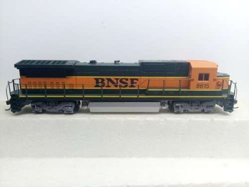 HO/OO SCALE WALTHERS GE DASH 8-40 B
