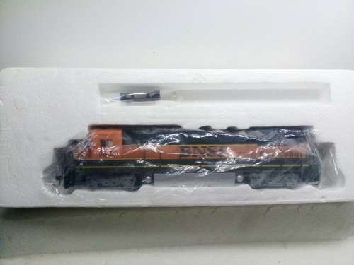 HO/OO SCALE WALTHERS GE DASH 8-40 B