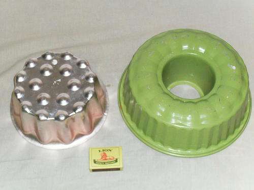2 OLD JELLY MOULDS,DELIVERY R25.00