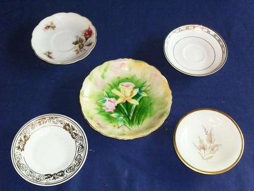 5 COLLECTABLE PLATES,DELIVERY R25.00
