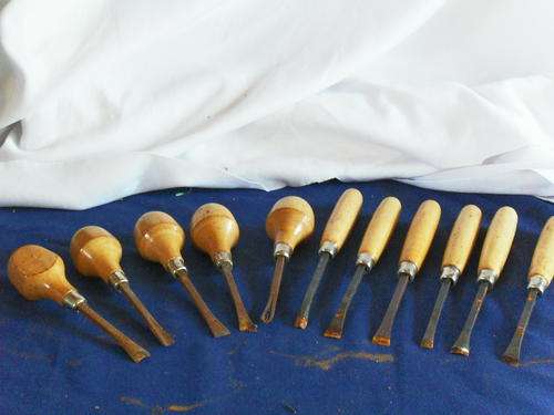 VERY NICE OLD SET OF WOOD CHISSELS,DELIVERY R35.00