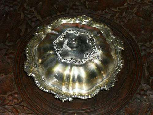 BEAUTIFUL PLATED DISH WITH LID,DELIVERY R35.00